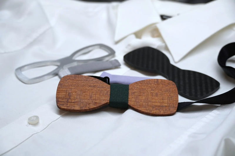 Minimalistische Carbon-, Holz und Aluminum-Fliegen aus der Vairay Metropolis Kollektion.