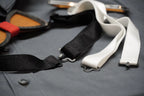Elastisches Nackenband für Fliegen in Schwarz und Weiß